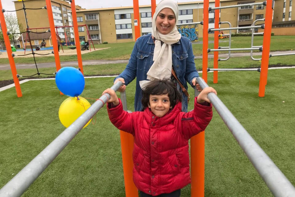 Habel Sigt, with her son Ali, four years old, welcomes the gym. “We got a playground last year, and now a gym. We are going to get another playground, it's great. Previously, there was nothing here,” she says.