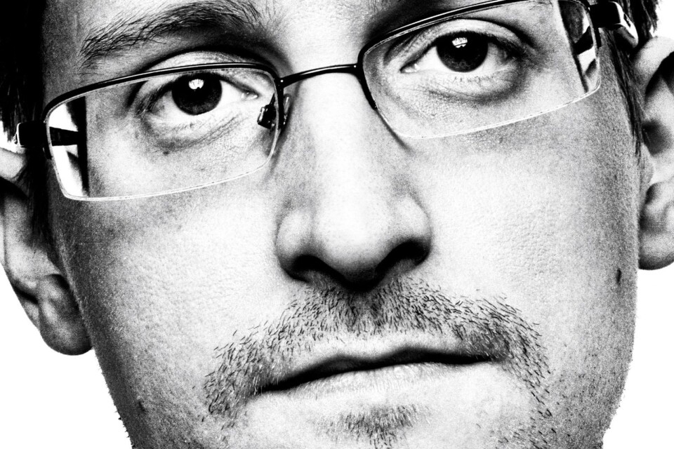 Edward Snowdens biografi släpptes i Sverige och internationellt den 17 september. Det här är hans biografi skriven i exil, om människan, spionen och visselblåsaren som blev vår tids samvete.
