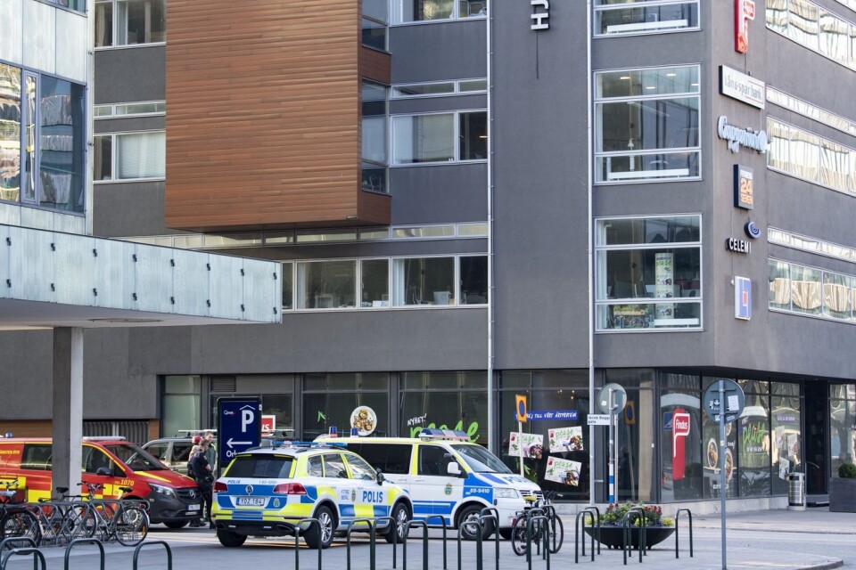 Polis, bombtekniker, ambulans och räddningstjänst på plats på Nordenskiöldsgatan i Malmö på söndagen efter ett hot mot ett företag. 
Foto: Johan Nilsson/TT/Arkiv