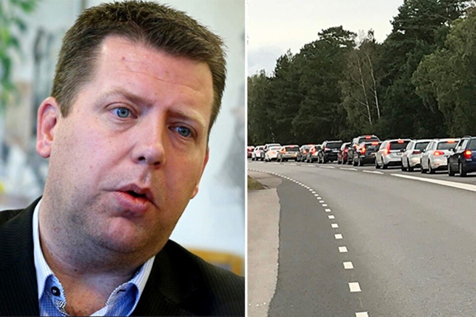 Mörbylångas kommunalråd Henrik Yngvesson (M) satt fast i kön under tisdagen.