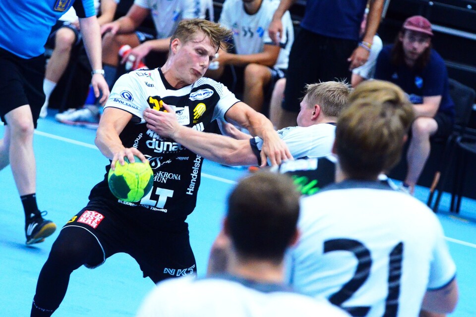 HIF Karlskronas nye lagkapten Viktor Ahlstrand i en träningsmatch under säsongen.