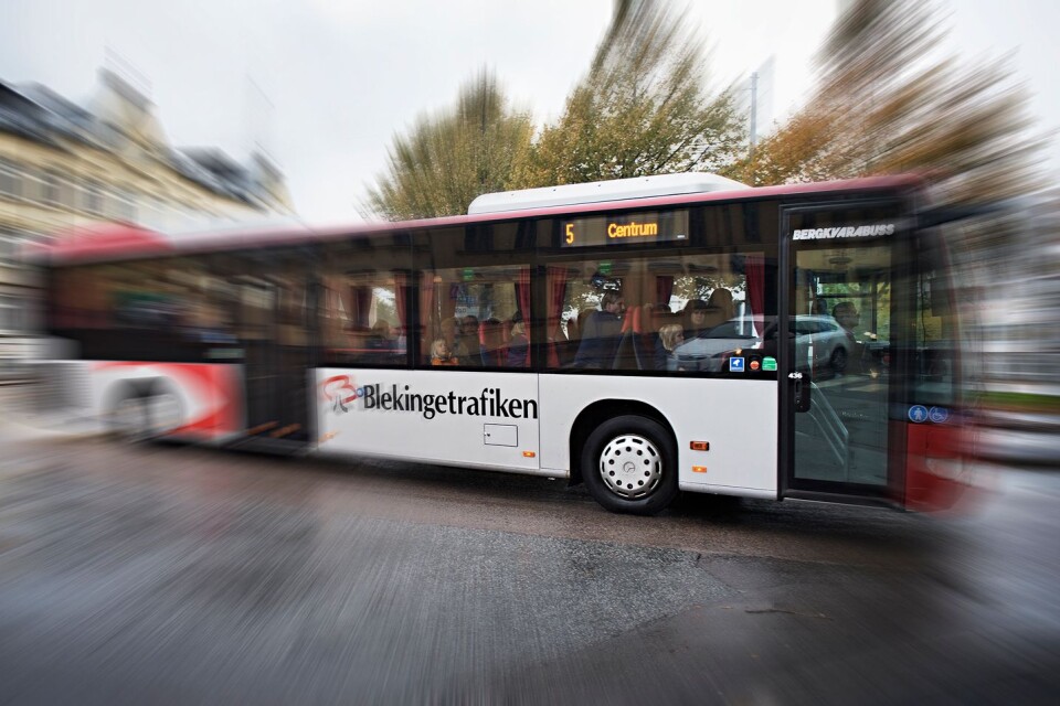 En vanlig bussresa mitt på dagen slutade med tumultartade scener utanför Karlskrona under fredagen.