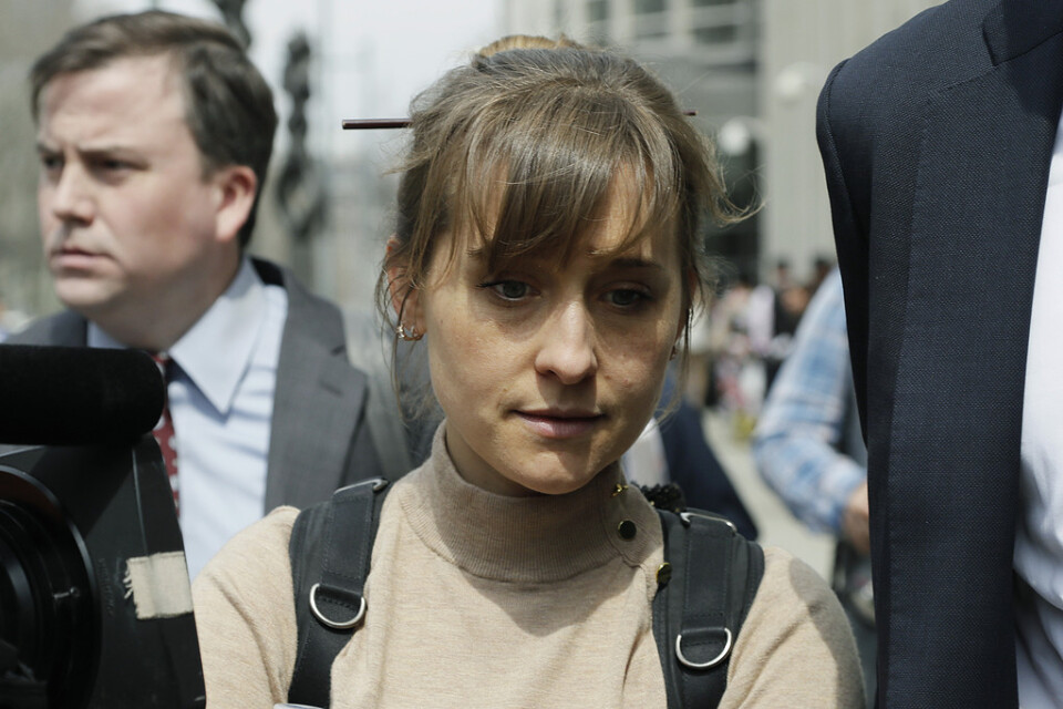 "Smallville"-skådespelerskan Allison Mack har erkänt sig skyldig till bland annat sexhandel och tvångsarbete i samband med den kontroversiella självhjälpsgruppen Nxivm.