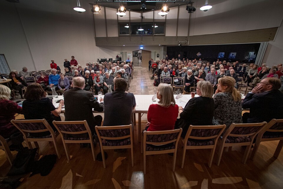 Politikerna i omsorgsnämnden i Växjö pressades av en stor publik, många med egna erfarenheter av hur äldreomsorgen fungerar.