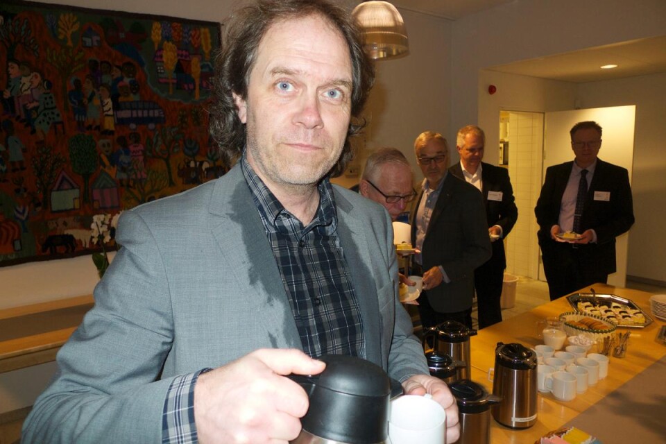 Pär Holmgren, som nu jobbar med miljö- och hållbarhetsarbete, passade på att ta en fika före sitt föredrag. Foto: Sven Elofsson