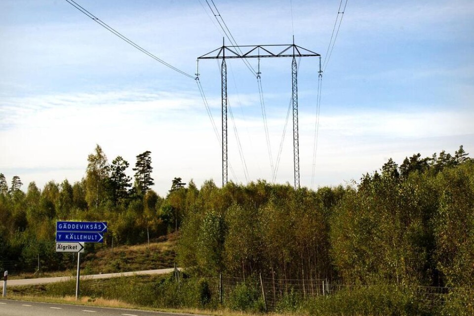 Befintliga 400 kilovoltsledningen vid riksväg 29 och Gäddeviksås.