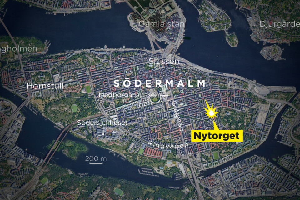 En kraftig sprängladdning detonerade vid en restaurang nära Nytorget på Södermalm.