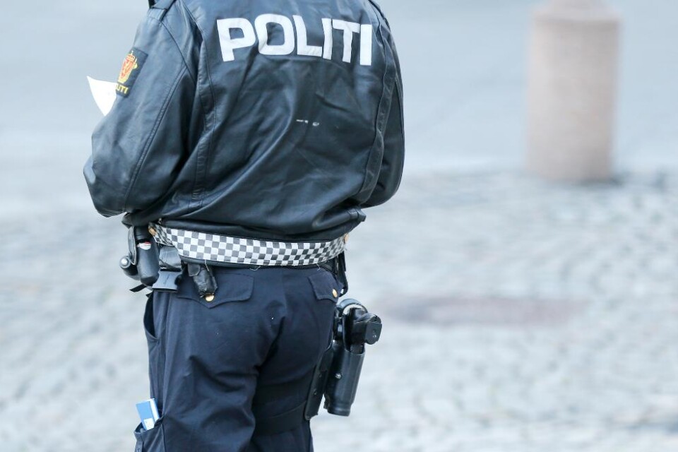 Den norska polisen har beslutat att begära en förlängning av sin tillfälliga beväpning. Polischefen Odd Reidar Humlegård kommer ge beskedet på en presskonferens senare i dag. Möjligheten för polisen att bära vapen har förlängts i flera omgångar sedan i