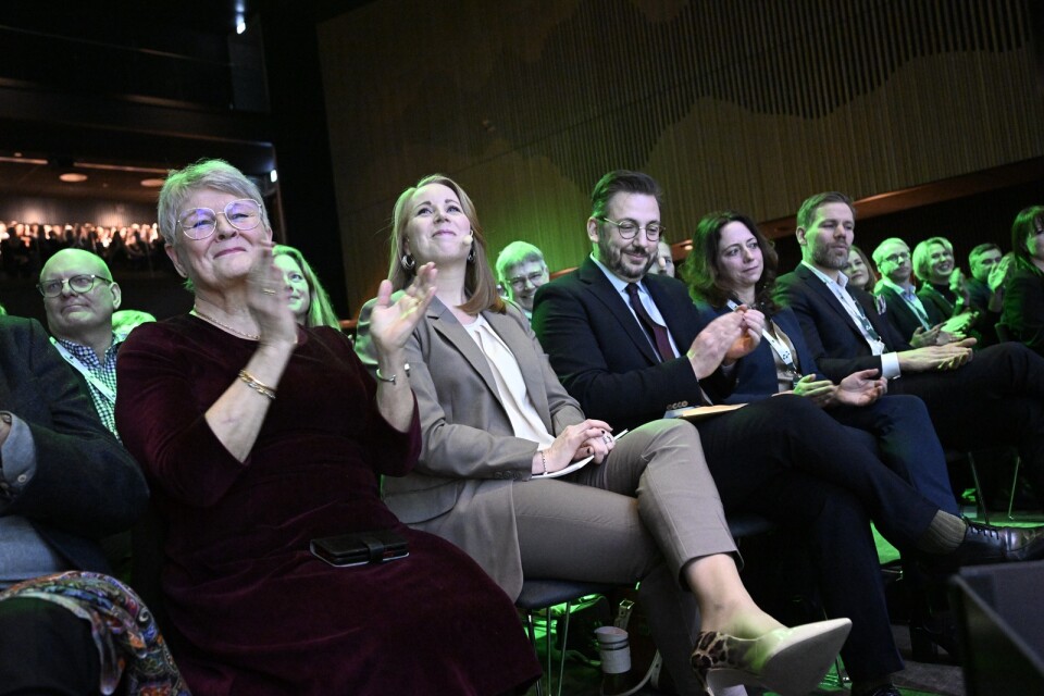 Centerpartiets tidigare partiledare Maud Olofsson, avgående partiledaren Annie Lööf och den nye partiledaren Muharrem Demirok. Blir det fortsatta applåder under kommande Centerstämma?