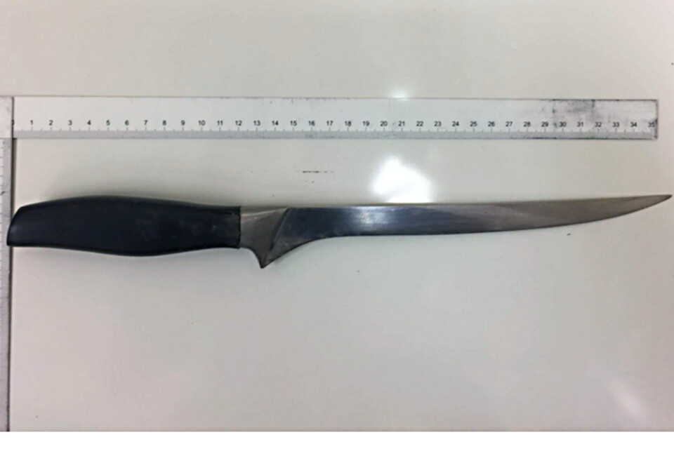 Kniven som användes vid rånet var drygt 35 centimeter lång. Bild från förundersökningsprotokollet.