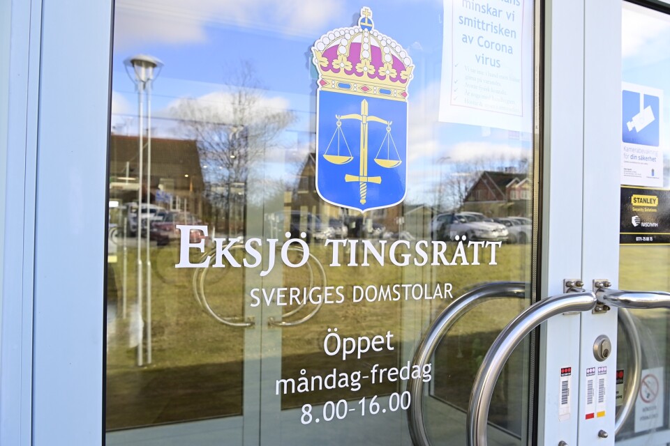Nu åtalas den 22-årige man som greps efter knivattackerna i Vetlanda i början av mars. Åtalet väcks i Eksjö tingsrätt. Arkivbild.