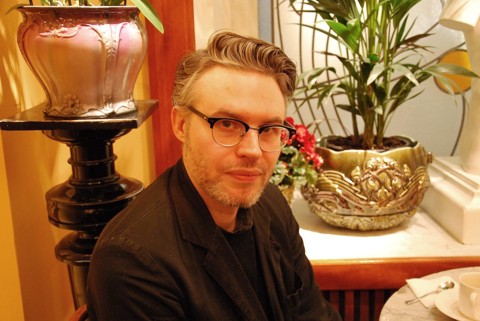 Karl Daniel Törnkvist debuterar som poet med Himlen på Norstedts.