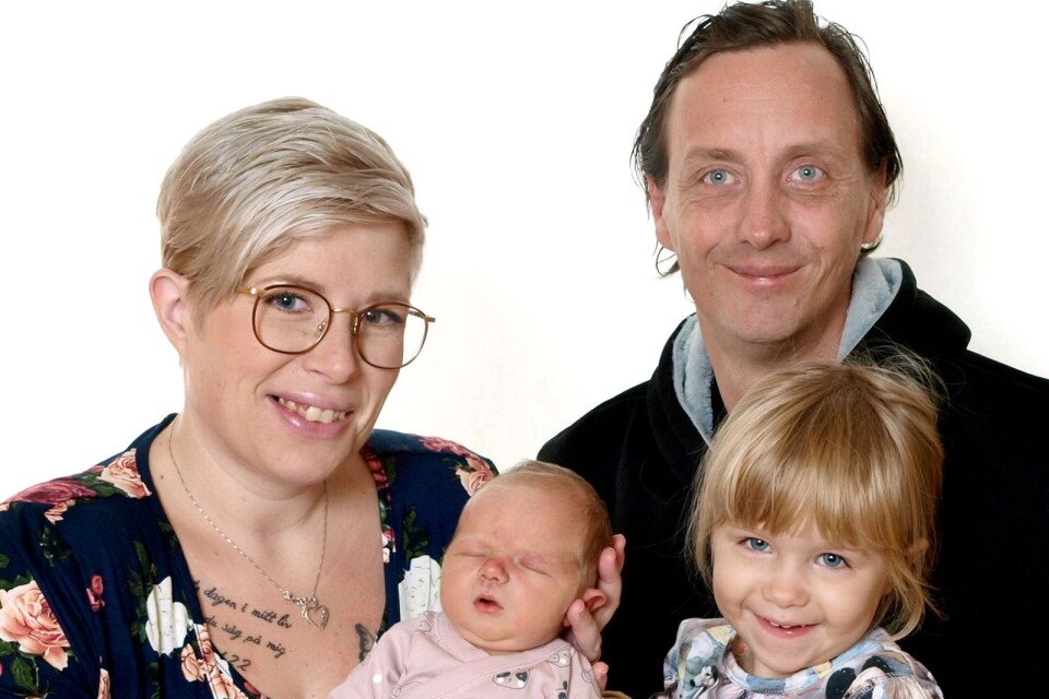 Emelie Nordstrand och Finn Andersson, Ebbelångsö 102, Bergkvara, fick den 6 december en dotter som heter Joline. Vikt 3676 g, längd 50 cm. Syskon: Tuvalie och Hilma.