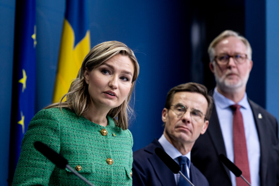 Energi- och näringsminister Ebba Busch (KD), statsminister Ulf Kristersson (M) samt arbetsmarknads- och integrationsminister Johan Pehrson (L) leder regeringspartierna. SD är stödparti. Arkivbild.