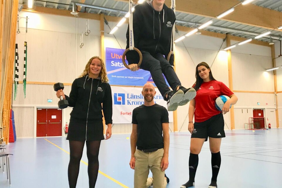 Ebba Kastens, Gustav Sjöstrand och Rina Maloku; tre elever som vill utveckla sina respektive idrotter. Peter Nilsson är idrottslärare.