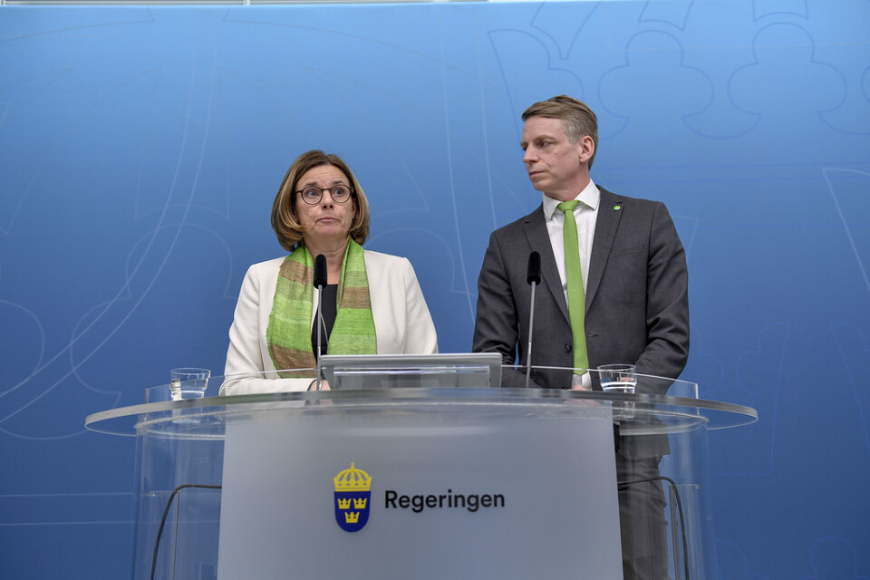 Miljö- och klimatminister Isabella Lövin (MP) och finansmarknads- och bostadsminister Per Bolund (MP) presenterar regeringens satsningar på klimat och miljö i vårändringsbudgeten.