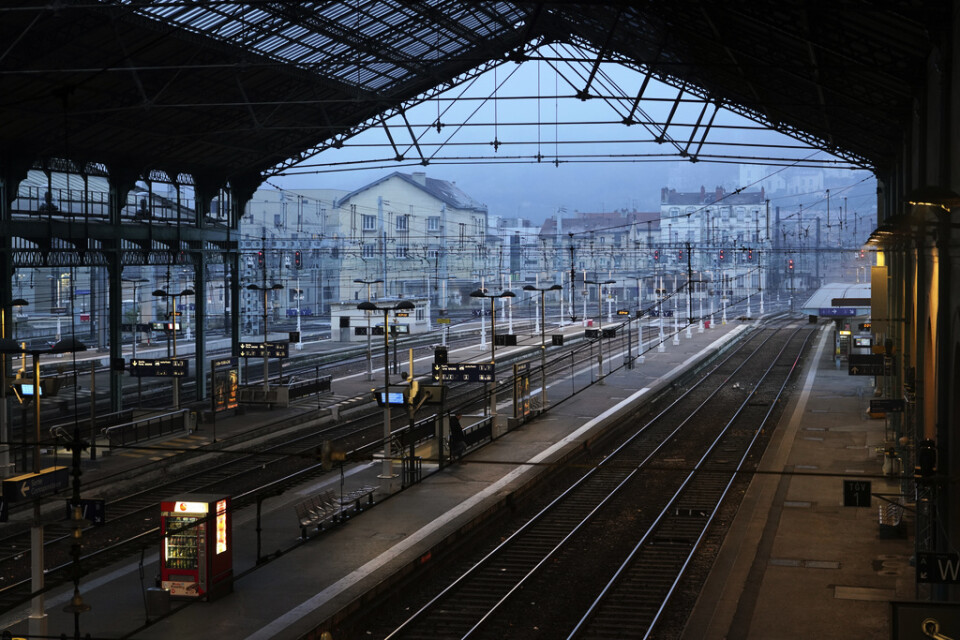 Tågstationen Lyon Perrache ekade tom under torsdagsmorgonen.