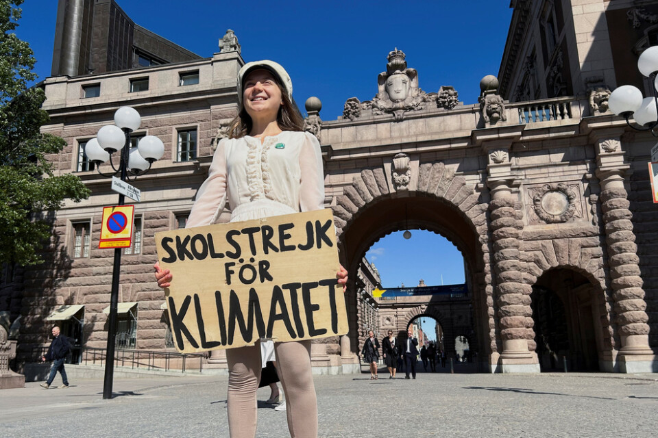 Klimataktivisten Greta Thunberg tar studenten och därmed är det slut med skolstrejkerna för hennes del.