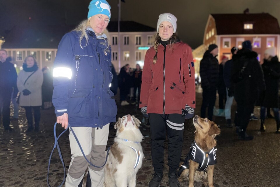 Mia Ek och Jessica Almrot med hundarna Zion och Åska.