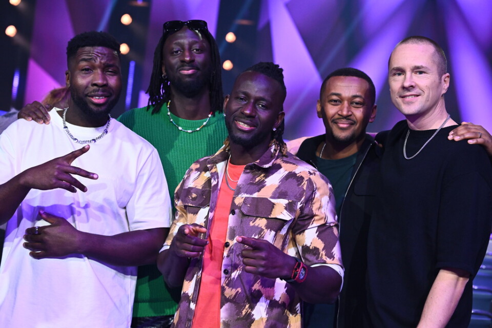 Daniel Nzinga, Njol Ismail Badjie, Pa Modou Badjie, Nebeyu Baheru och Johan Hirvi i Panetoz tävlar med låten "On my way".