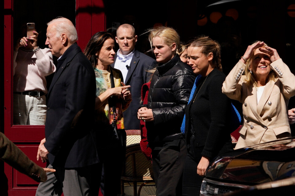 Presidentparet Joe och Jill Biden (längst till höger) efter en familjelunch i Philadelphia i april. Arkivbild.