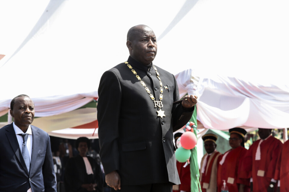 Evariste Ndayishimiye svors in som president i staden Gitega i Burundi på torsdagen.