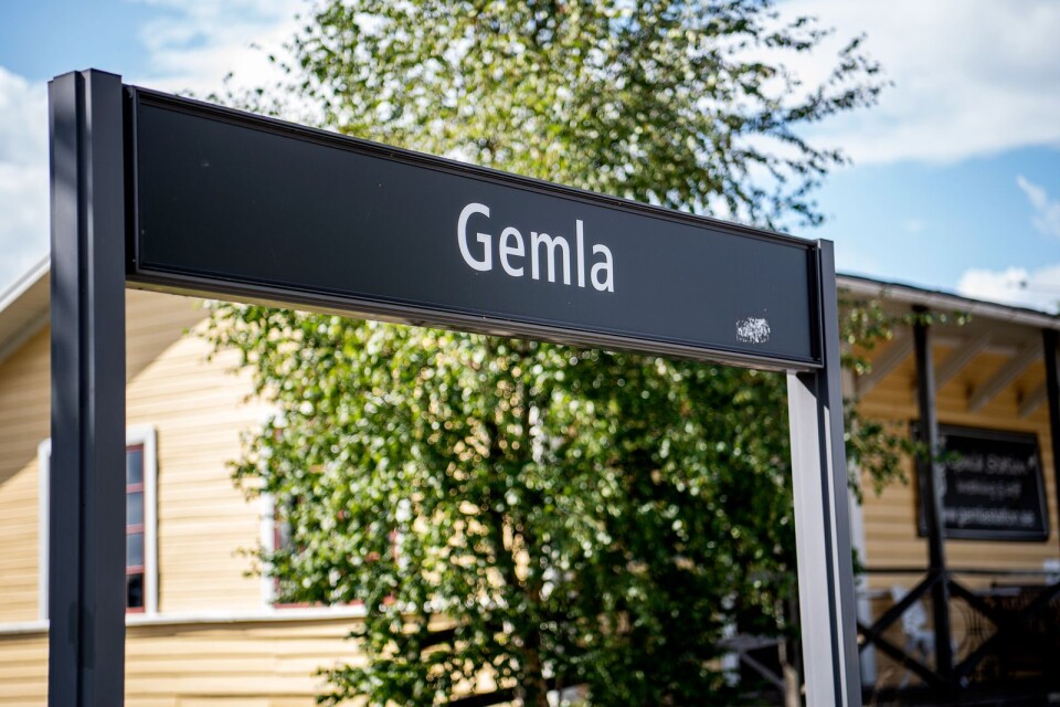 ”Gemla är kommunens viktigaste pendlingsort. Sex minuter med tåg och cykelavstånd till arbetsplatser i Växjö”, skriver Ola Aronson.