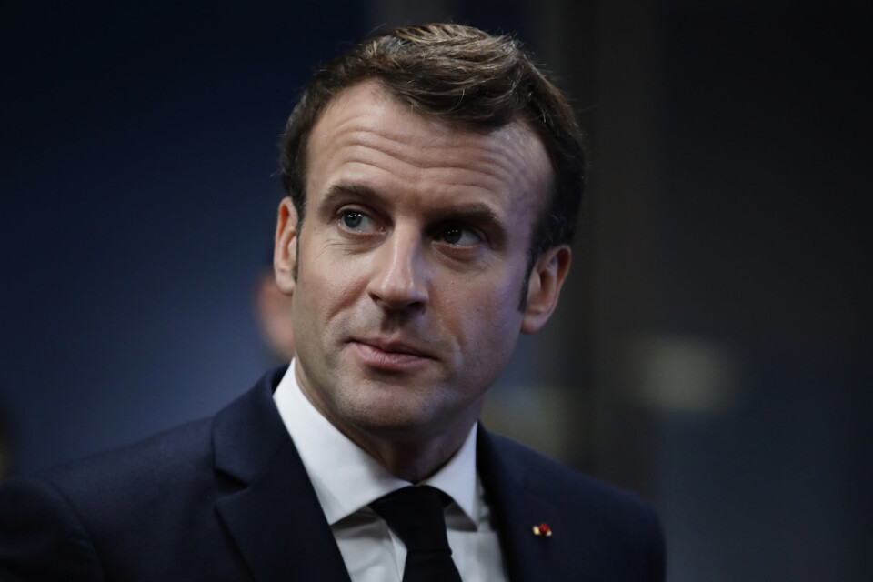 Frankrikes president Emmanuel Macron vill inte ge upp sin pensionsreform. Arkivbild.