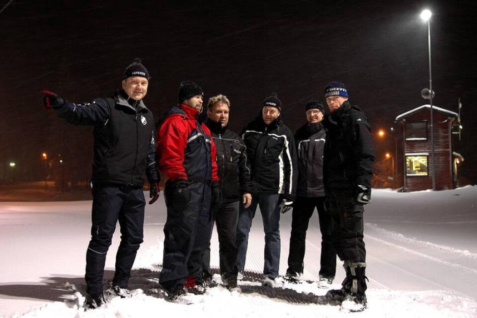 Claes Persson, Mikael Westher, Janne Espeling, Tommy Larsson, Leif Floberg och Lennart Cedervärn vid ett av kvällsskiften för Västgötaloppets arrangörer vid skidstadion under veckan.