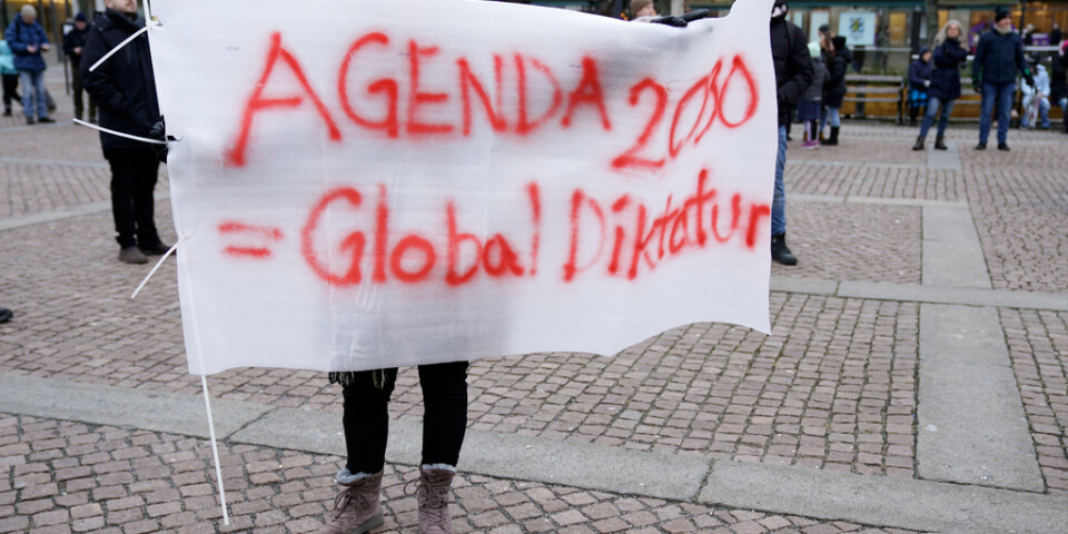 Vaccinmotståndare demonstrerar i Stockholm och Göteborg på lördagen.