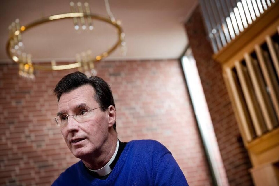 Kyrkoherde Bo Johansson har befriat sin personal från samarbete med Ljungdalaskolan. Detta sedan de upplevde rektorns jultal som provocerande.