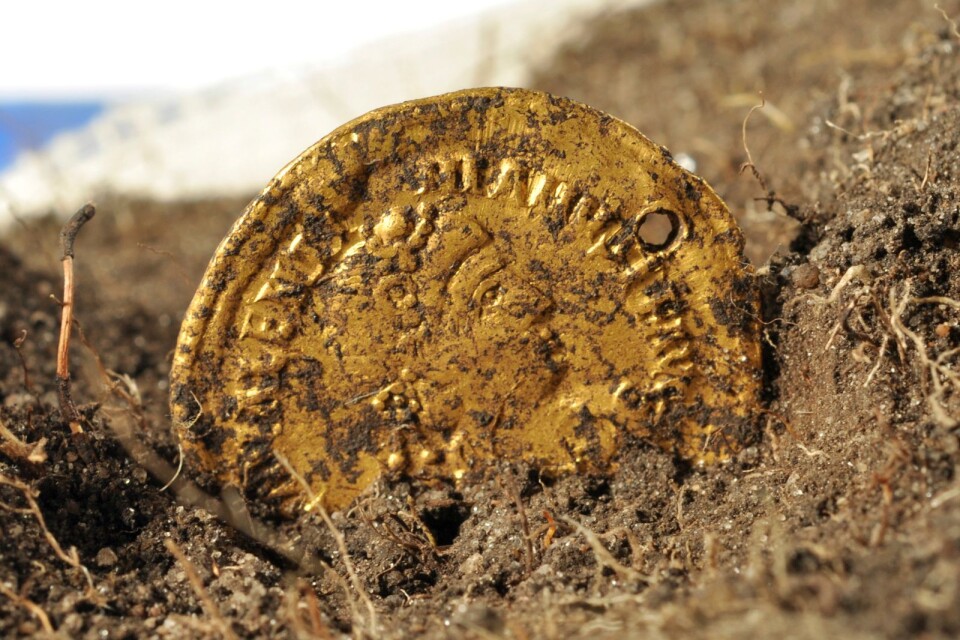 Mynt från Sandby borg på Öland. En stilla påminnelse om kontanternas historiska betydelse.