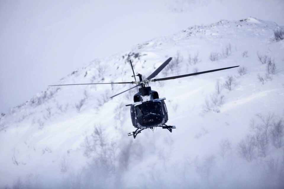 En person har räddats från Kebnekaise. På bilden en norsk helikopter i samma område. Arkivbild.