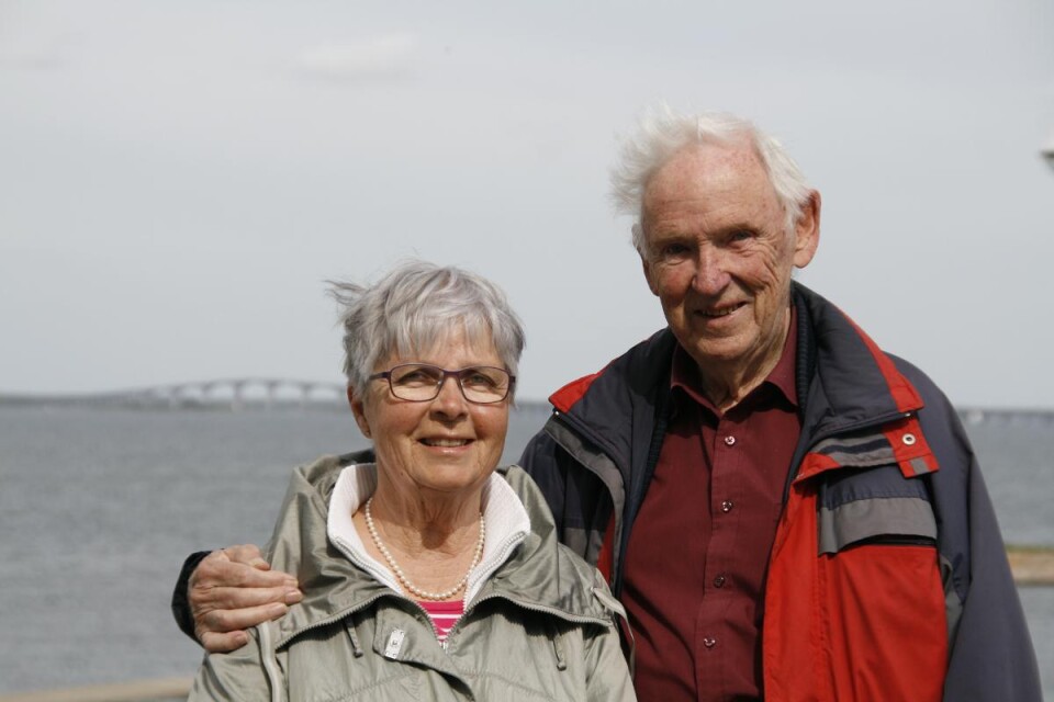 Henrik Linjer och frun Elisabet, 43 år efter att Markresor började köra buss mellan Kinna och Färjestaden. Foto: Emil Svensson