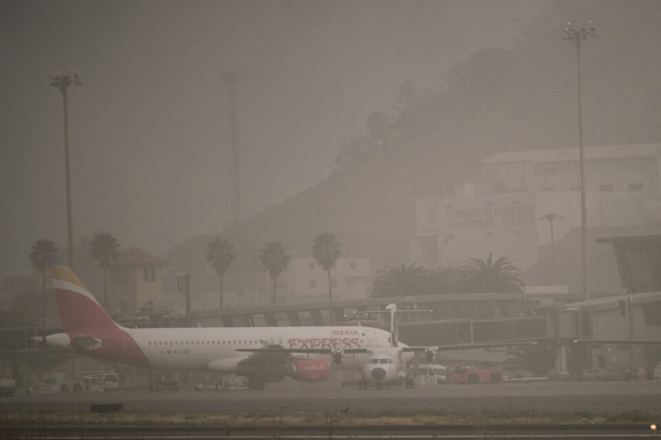 Flygplatsen i Santa Cruz på Teneriffa i måndags. På tisdagen skulle ett SAS-flyg äntligen ta strandsatta passagerare hem till Norge, men då blev planet påkört.