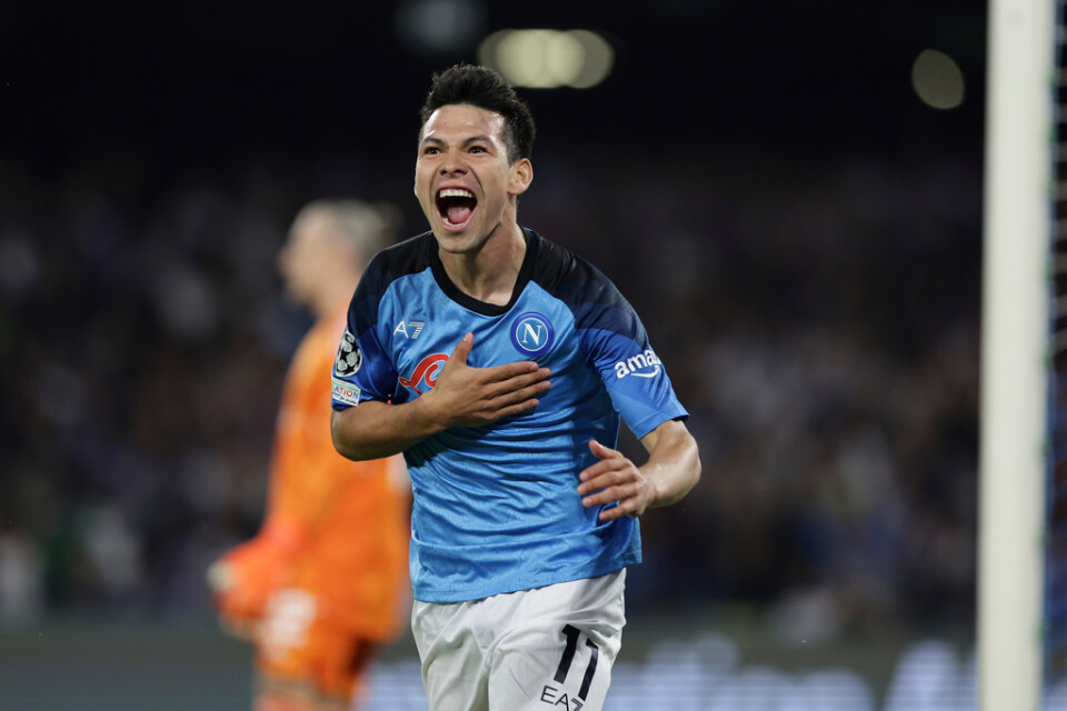 Hirving Lozano är hjärteglad efter ledningsmålet mot Ajax. Napoli vann med 3–2 och är vidare i Champions League.