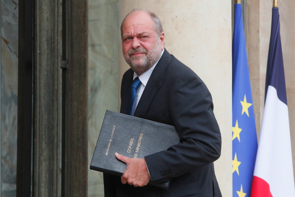 Frankrikes justitieminister Eric Dupond-Moretti visade "bras d'honneur" till oppositionsledaren Olivier Marleix två gånger. Arkivbild.