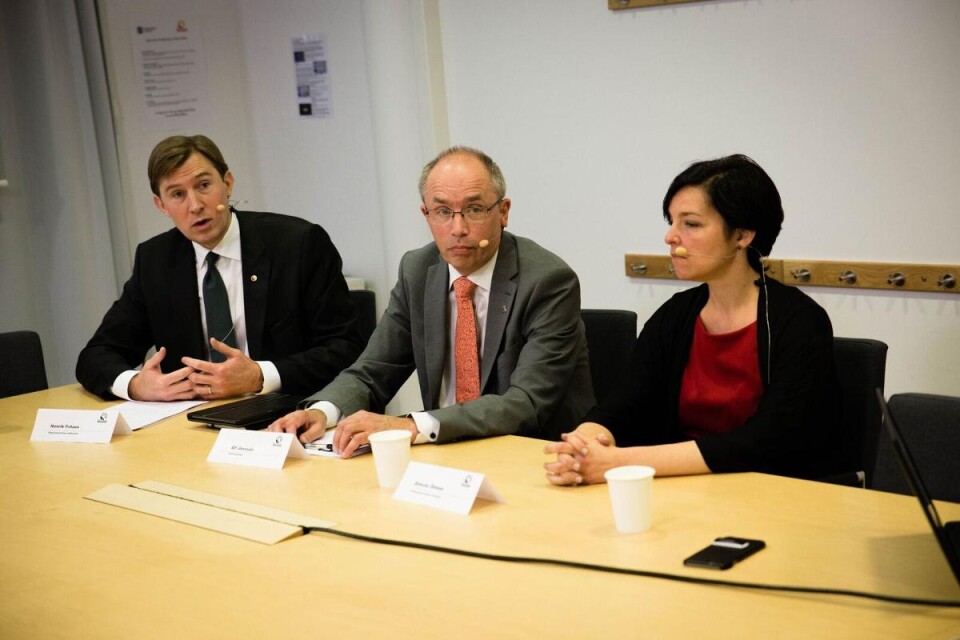 Henrik Fritzon, Alf Jönsson och Dolores Öhman presenterar upphandlingen av nytt digitalt vårdinformationssystem.