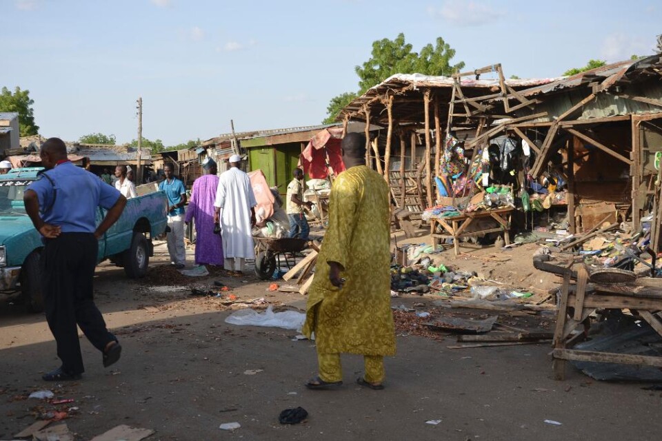 En självmordsbombare dödade minst fem personer i en kyrka i staden Potiskum i nordöstra Nigeria. Självmordsbombaren, en kvinna, sprängde sig själv när människor var på väg in i kyrkan. Enligt en företrädare för Röda korset hade antalet offer varit högre