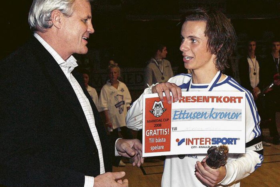 Stefan Persson delade ut pris till Niklas Hult.