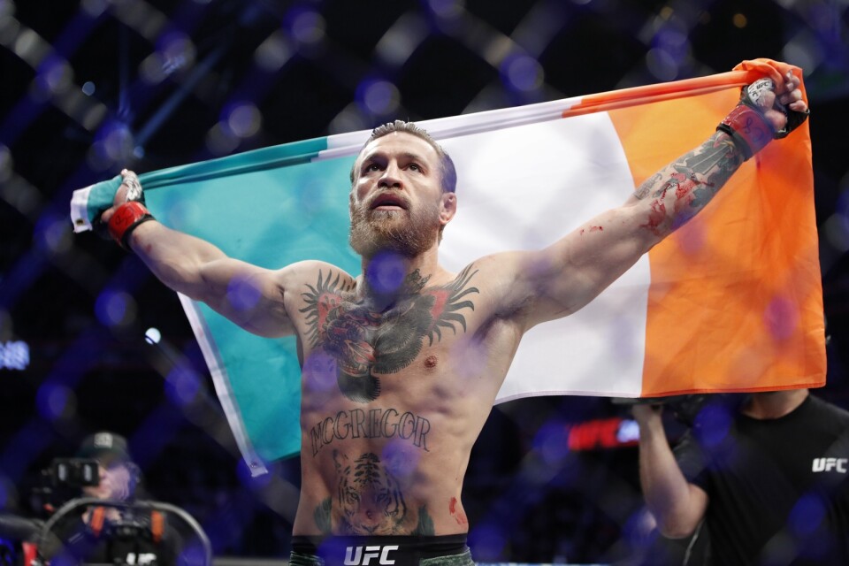 MMA-stjärnan Conor McGregor firar segern över Donald "Cowboy" Cerrone i weltervikt på UFC-galan i Las Vegas den 18 januari 2020.