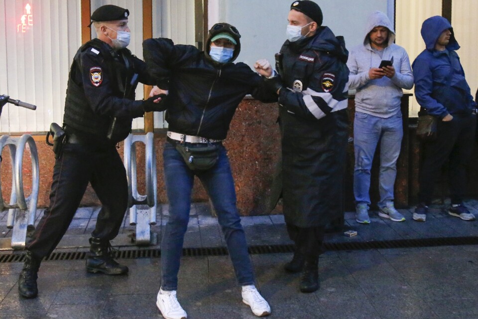 Massgripanden genomfördes i Moskva vid demonstrationer mot grundlagsändringar.