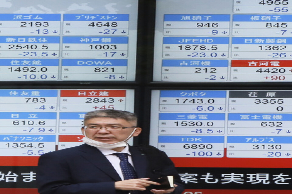 Många siffror att hålla reda på vid Tokyobörsen. Arkivbild.
