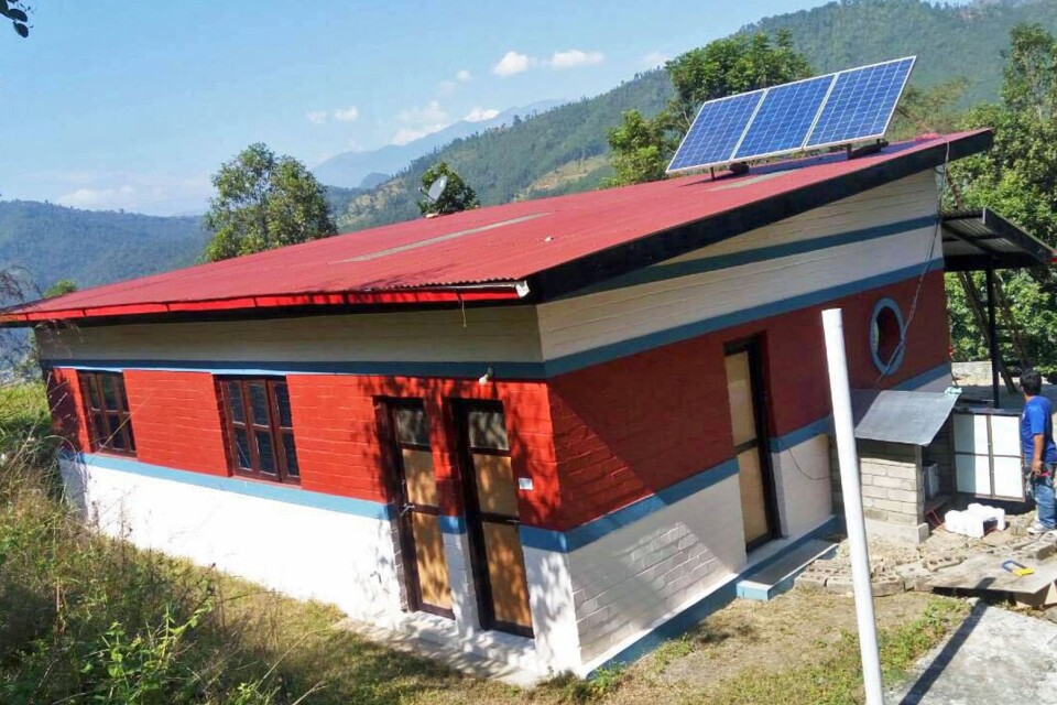”Småländska” solceller lyser upp byar på Himalayas sluttning i Nepal.