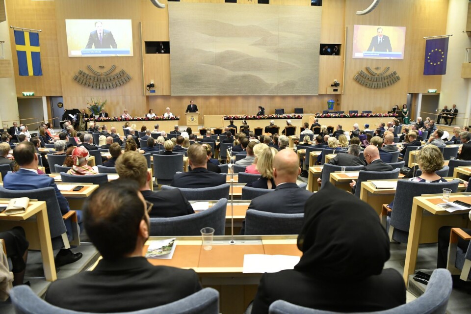Statsminister Stefan Löfven läser upp sin regeringsförklaring i plenisalen i riksdagshuset i samband med riksmötets öppnande i september.