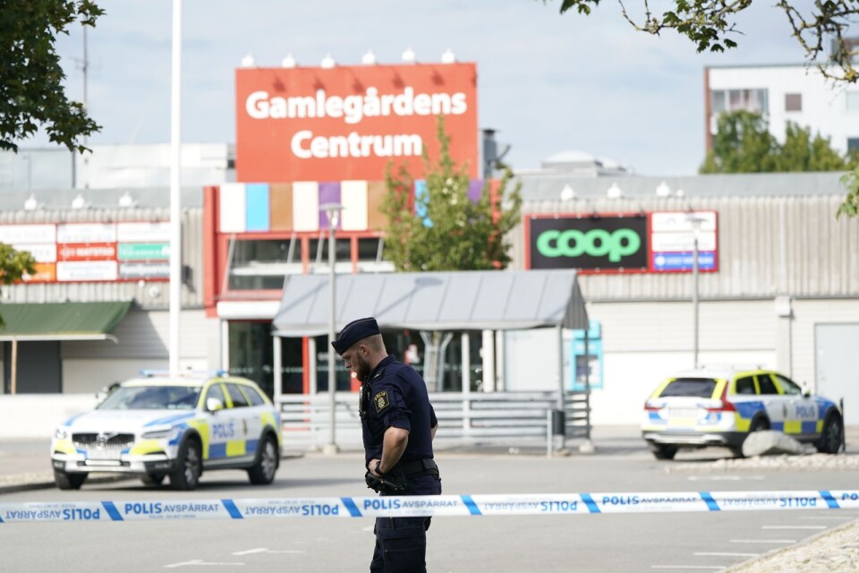 Three people were seriously injured during the shooting at Gamlegården's shopping centre in August. Stock image.