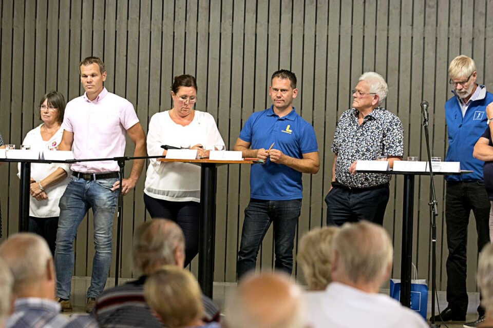 Lena Fyhr (V), Ing-Marie Söderblom (MP), Charlotte Sternell (C), Mathias Karlsson (L), Göte Pettersson (M), Ingemar Lennartsson (KD) och Leif Axelsson (SD) deltog i utfrågningen som arrangerades av PRO och SKPF-pensionärerna.