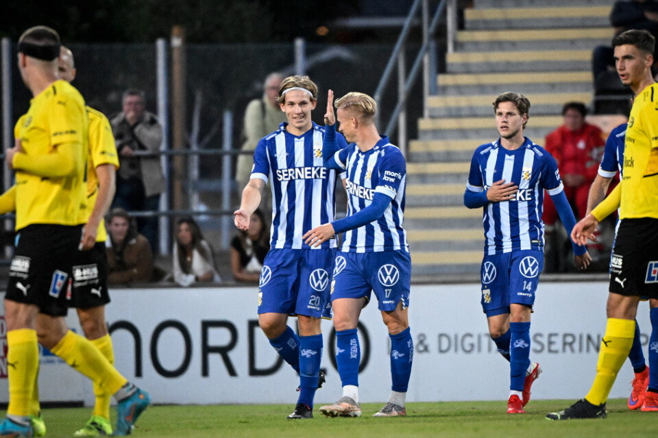 Johan Bångsbo, till vänster, gjorde sitt första allsvenska mål när Göteborg besegrade Mjällby.