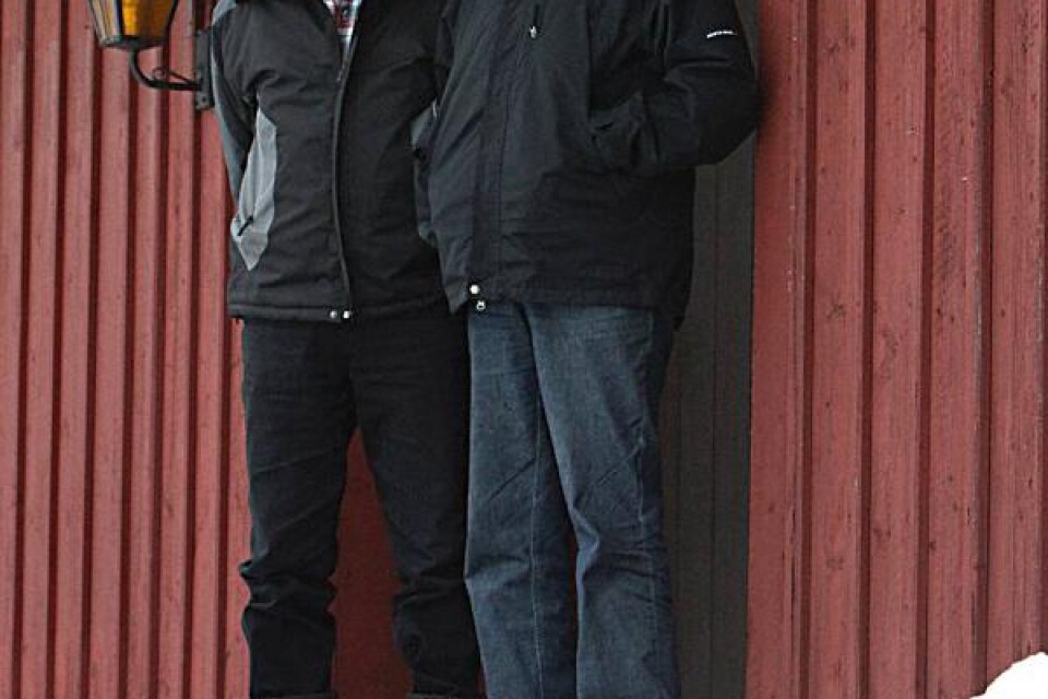 Martin och Ivan Svensson är med på ett rullande schema där de låser dörren till klubbstugan på kvällarna under sju dagar var fjärde vecka.