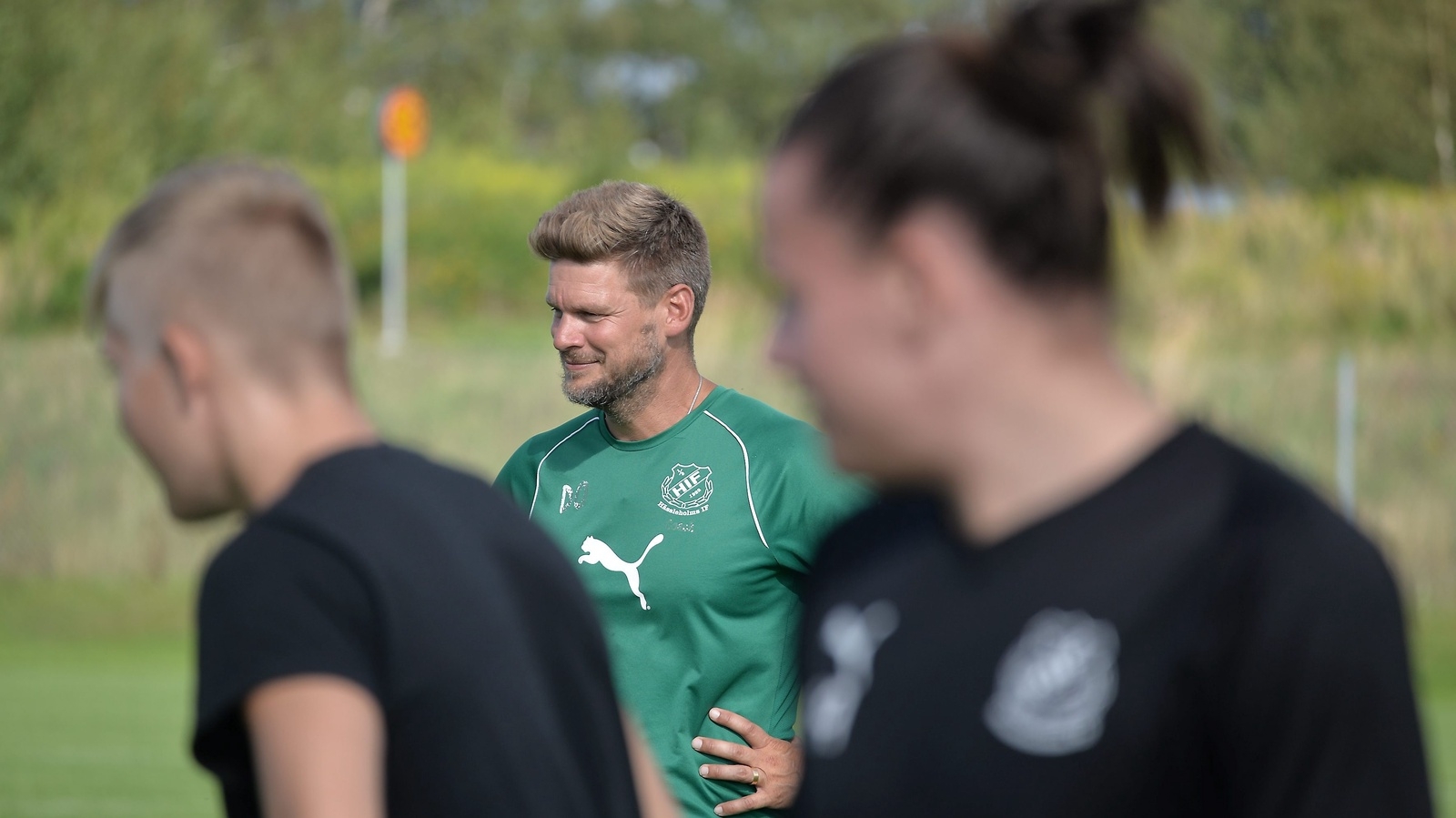 Dan Olofsson är tillbaka som tränare för Hässleholms IF. Nu har HIF börjat träna igen och Olofsson kan återigen blicka ut över sitt HIF-lag. Foto: Johannes Höghäll Johnsson